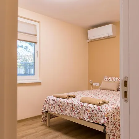 아파트 Comfy In The Heart Of 부르가스