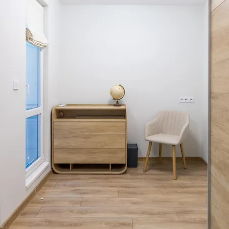 Comfy In The Heart Of * 布尔加斯