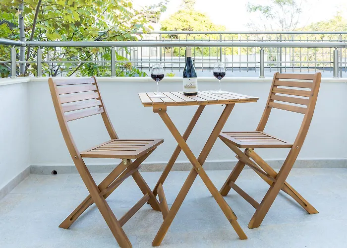 Comfy In The Heart Of *